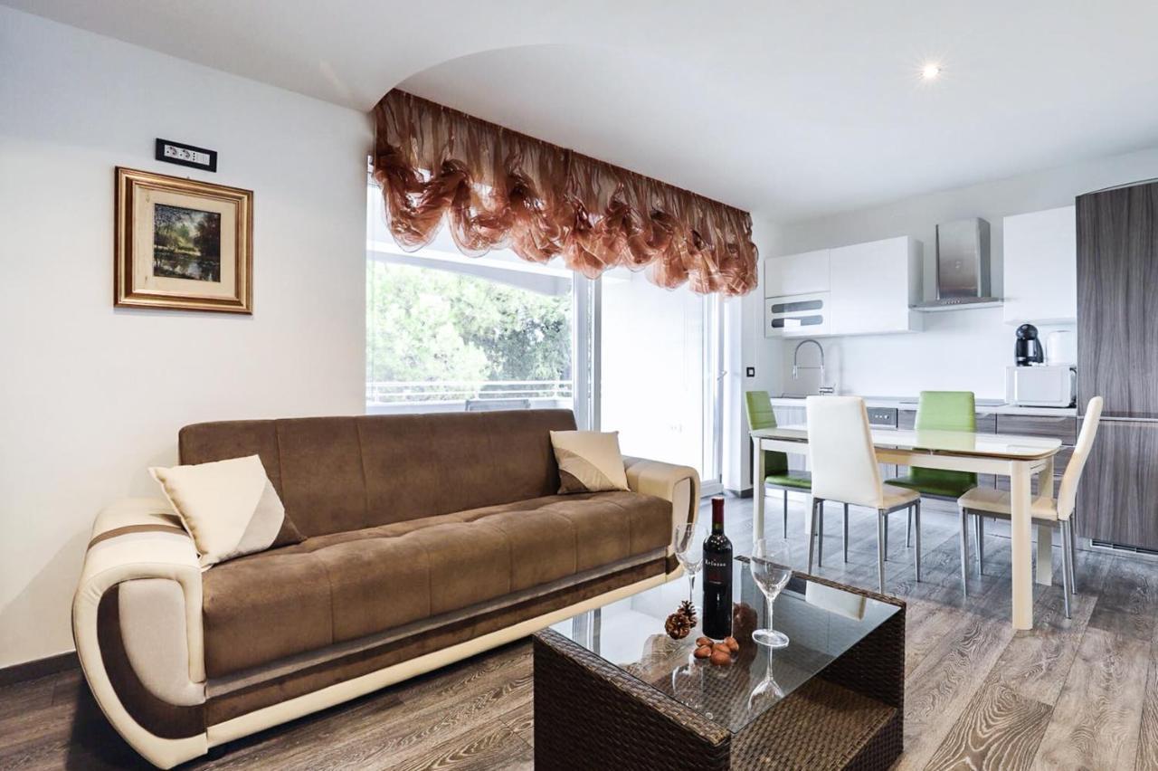 Apartments Villa Sofia Crveni Vrh Eksteriør bilde